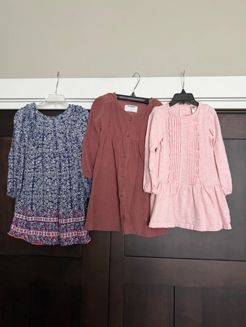 Oshkosh b’gosh and Old Navy Girls Dresses Set of 3 size 4T